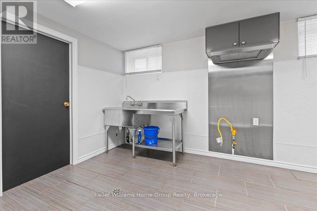 132 June Street, Hamilton, Ontario  L9A 2R9 - Photo 26 - X12909290