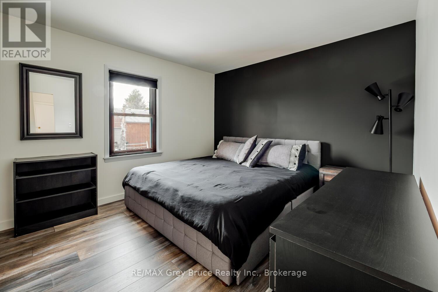 105 John Street, Georgian Bluffs, Ontario  N0H 2T0 - Photo 19 - X12909378