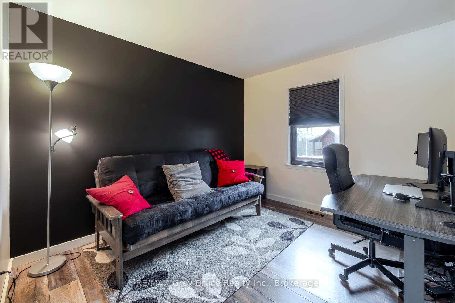 105 John Street, Georgian Bluffs, Ontario  N0H 2T0 - Photo 20 - X12909378