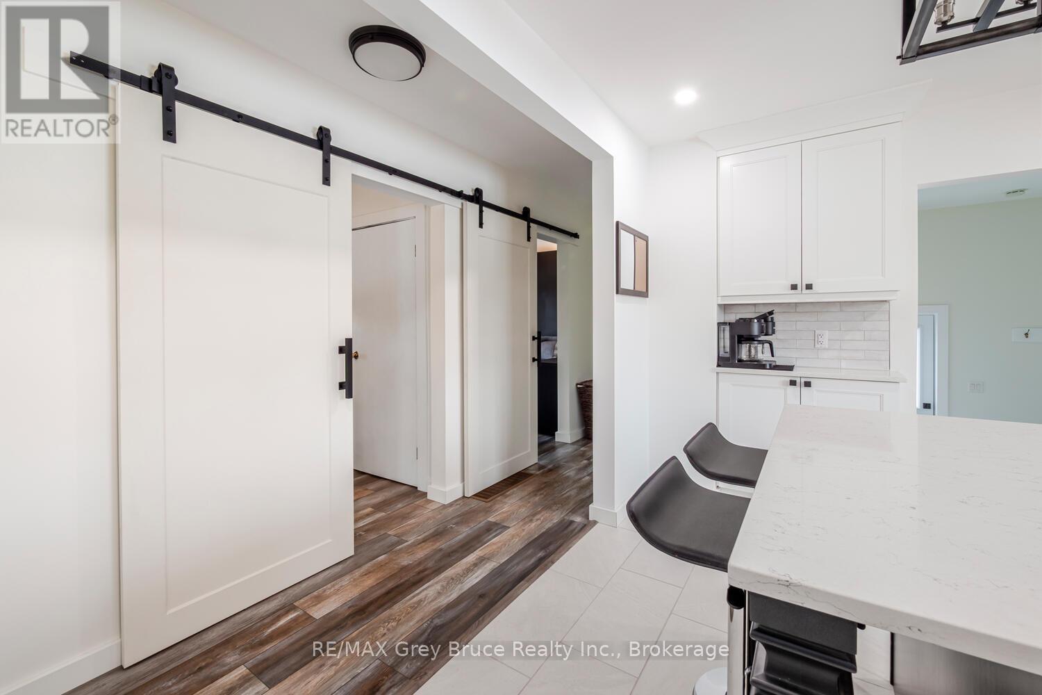 105 John Street, Georgian Bluffs, Ontario  N0H 2T0 - Photo 21 - X12909378