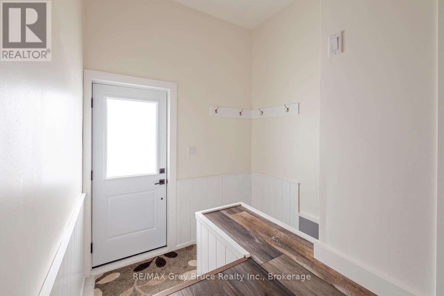 105 John Street, Georgian Bluffs, Ontario  N0H 2T0 - Photo 22 - X12909378