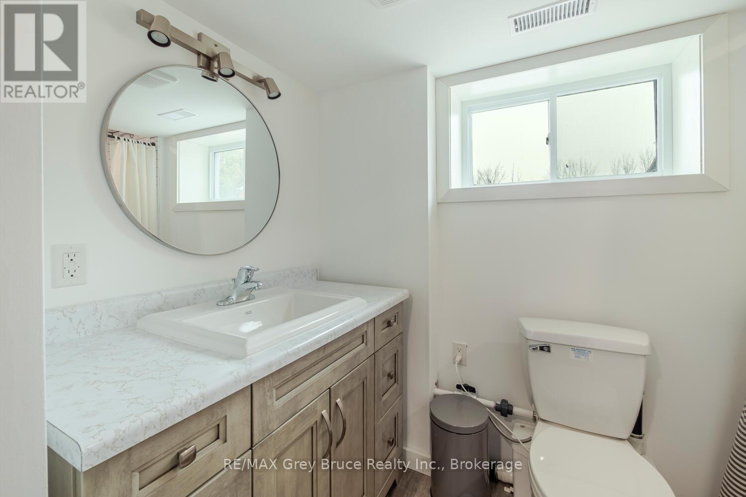 105 John Street, Georgian Bluffs, Ontario  N0H 2T0 - Photo 31 - X12909378