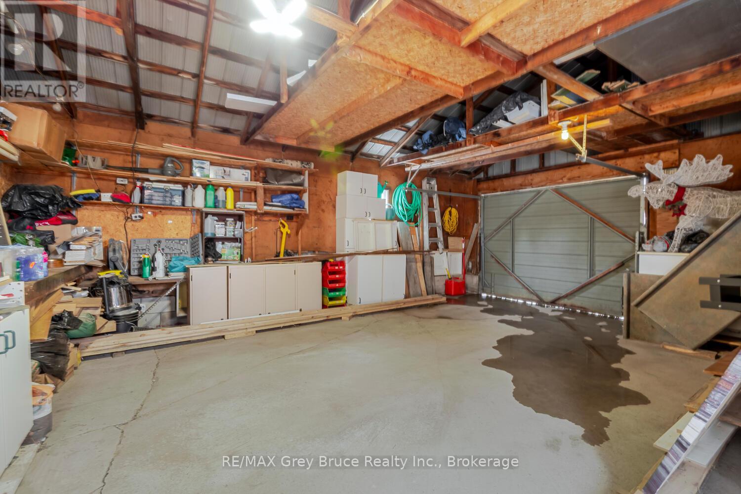 105 John Street, Georgian Bluffs, Ontario  N0H 2T0 - Photo 35 - X12909378