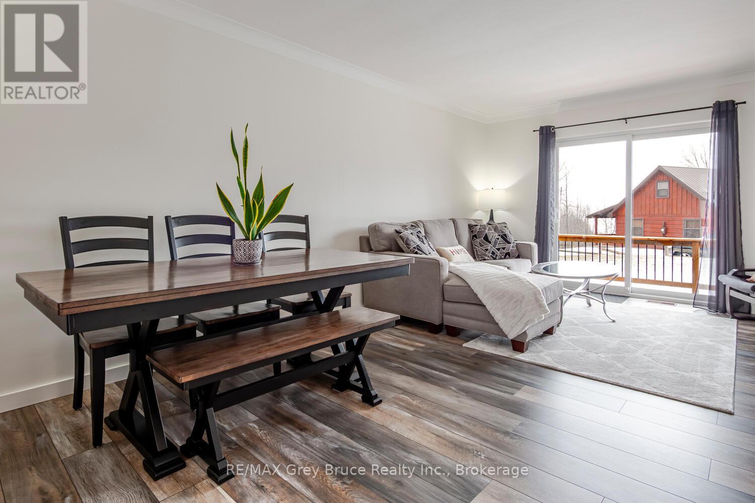 105 John Street, Georgian Bluffs, Ontario  N0H 2T0 - Photo 6 - X12909378