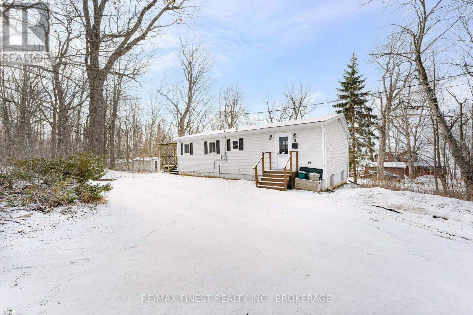 9 Mallard Lane, Kingston, Ontario K7K 5E2 - Photo 1 - X12909104