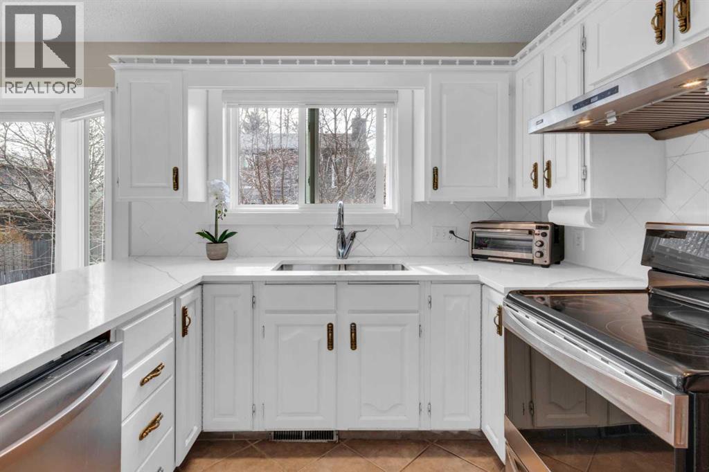 111 Edforth Place NW, Calgary, Alberta  T3A 3V3 - Photo 9 - A2293859