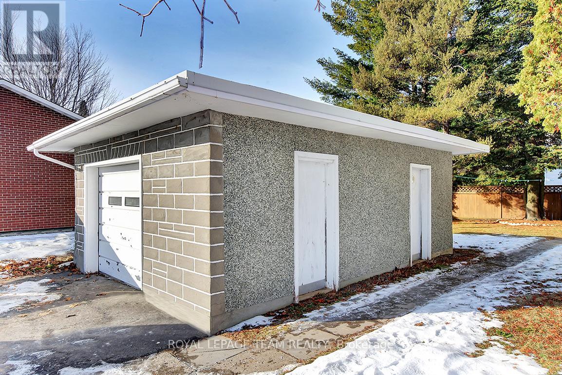 1151 Normandy Crescent, Ottawa, Ontario  K2E 5A5 - Photo 32 - X12909076