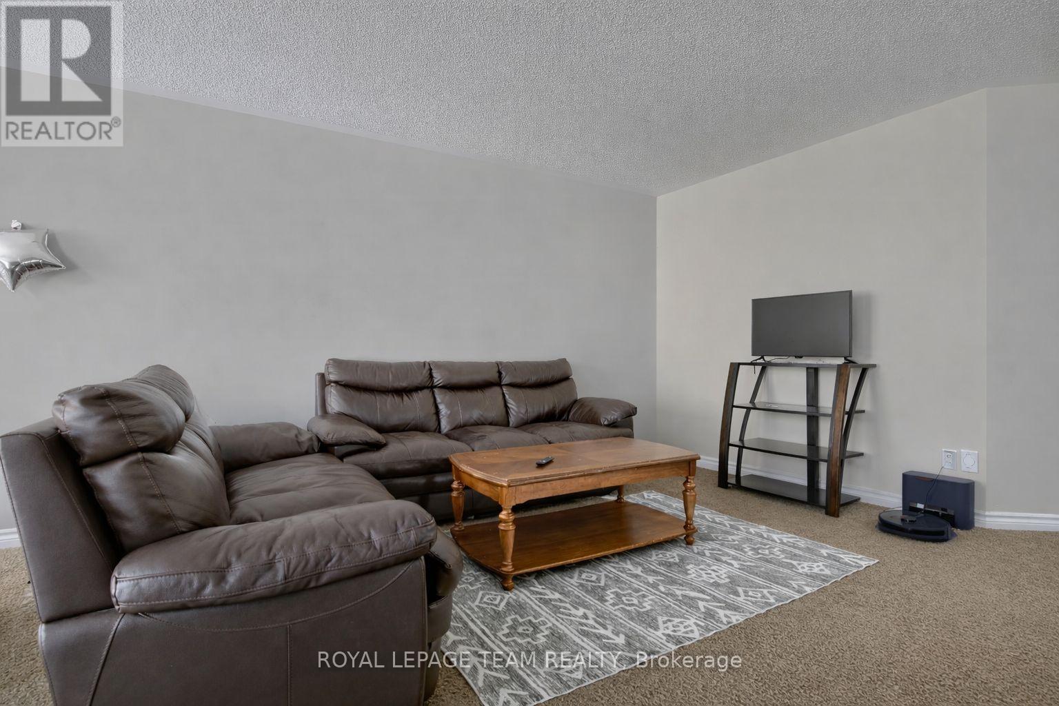 366 Tourmaline Crescent, Ottawa, Ontario  K2J 3T9 - Photo 3 - X12909334