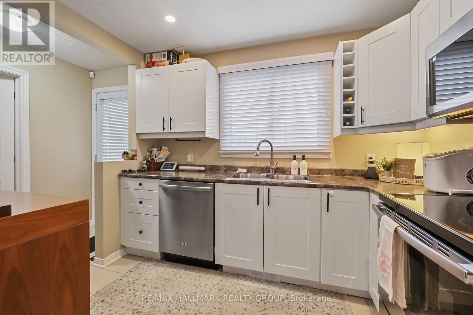 119 Teal Crescent, Ottawa, Ontario  K1E 2C1 - Photo 13 - X12909342