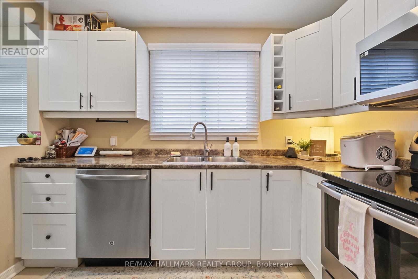 119 Teal Crescent, Ottawa, Ontario  K1E 2C1 - Photo 14 - X12909342