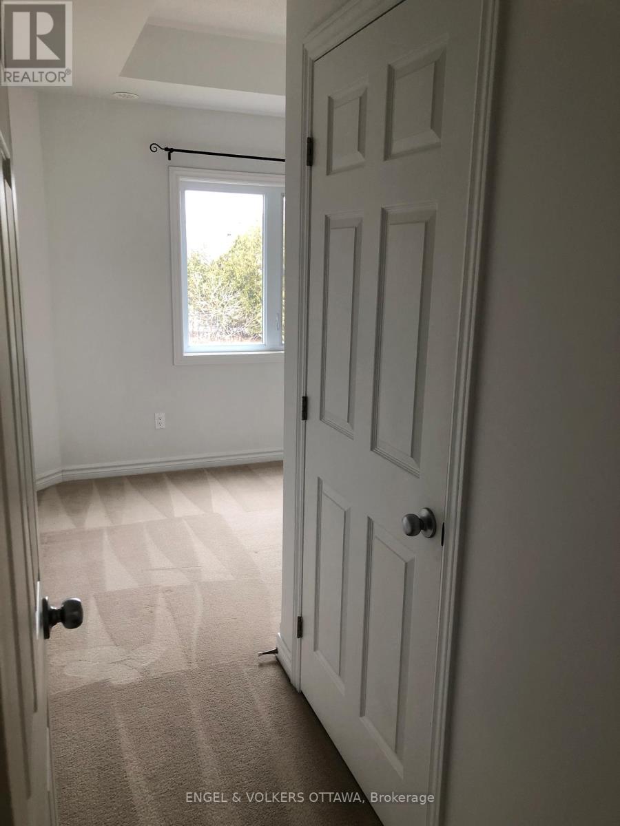 68 - 139 Harthill Way, Ottawa, Ontario  K2J 5V1 - Photo 12 - X12909354