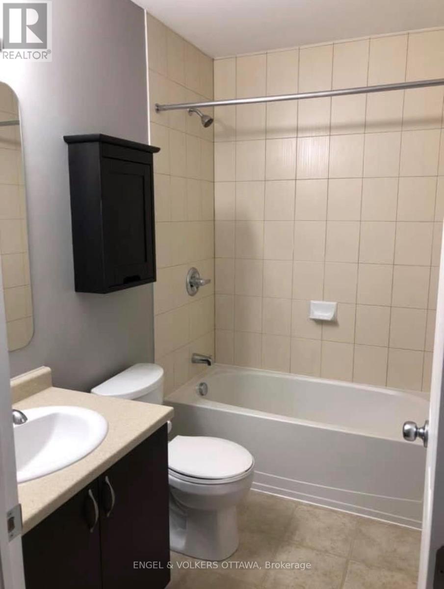 68 - 139 Harthill Way, Ottawa, Ontario  K2J 5V1 - Photo 7 - X12909354