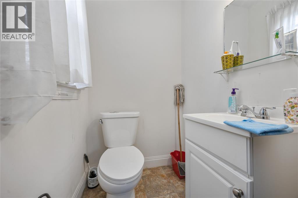 227 Mitton Street North, Sarnia photo 23