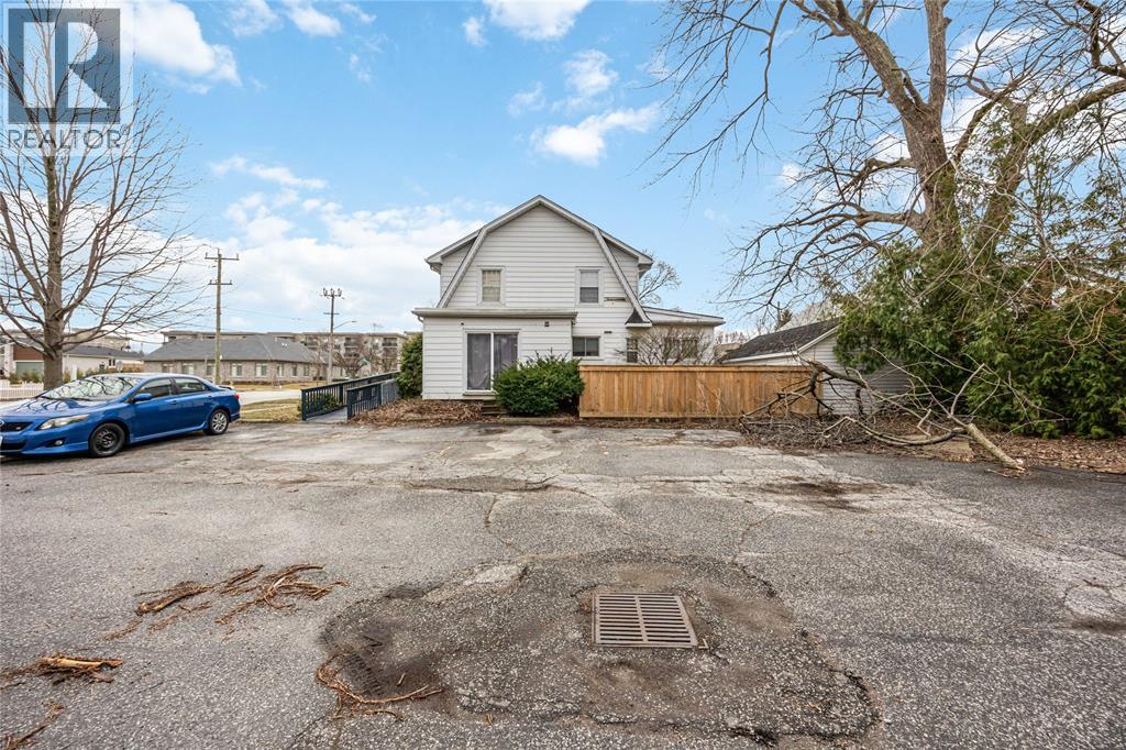 227 Mitton Street North, Sarnia photo 27