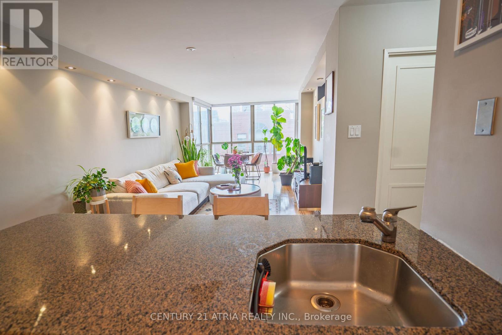 303 - 95 Lombard Street S, Toronto (Church-Yonge Corridor), Ontario  M5C 2V3 - Photo 7 - C12909196