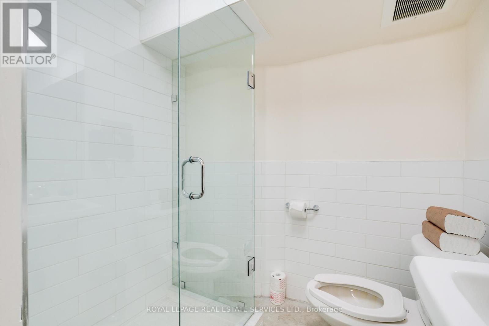 54 1/2 St Patrick Street, Toronto (Kensington-Chinatown), Ontario  M5T 1V1 - Photo 15 - C12909320