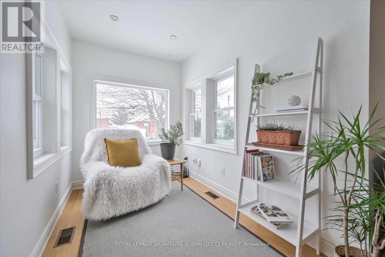 8 Fairside Avenue, Toronto, Ontario  M4C 3G9 - Photo 16 - E12909166