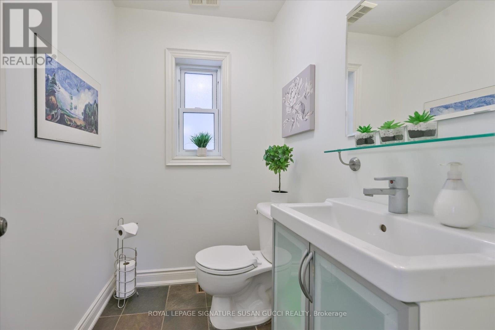 8 Fairside Avenue, Toronto, Ontario  M4C 3G9 - Photo 18 - E12909166