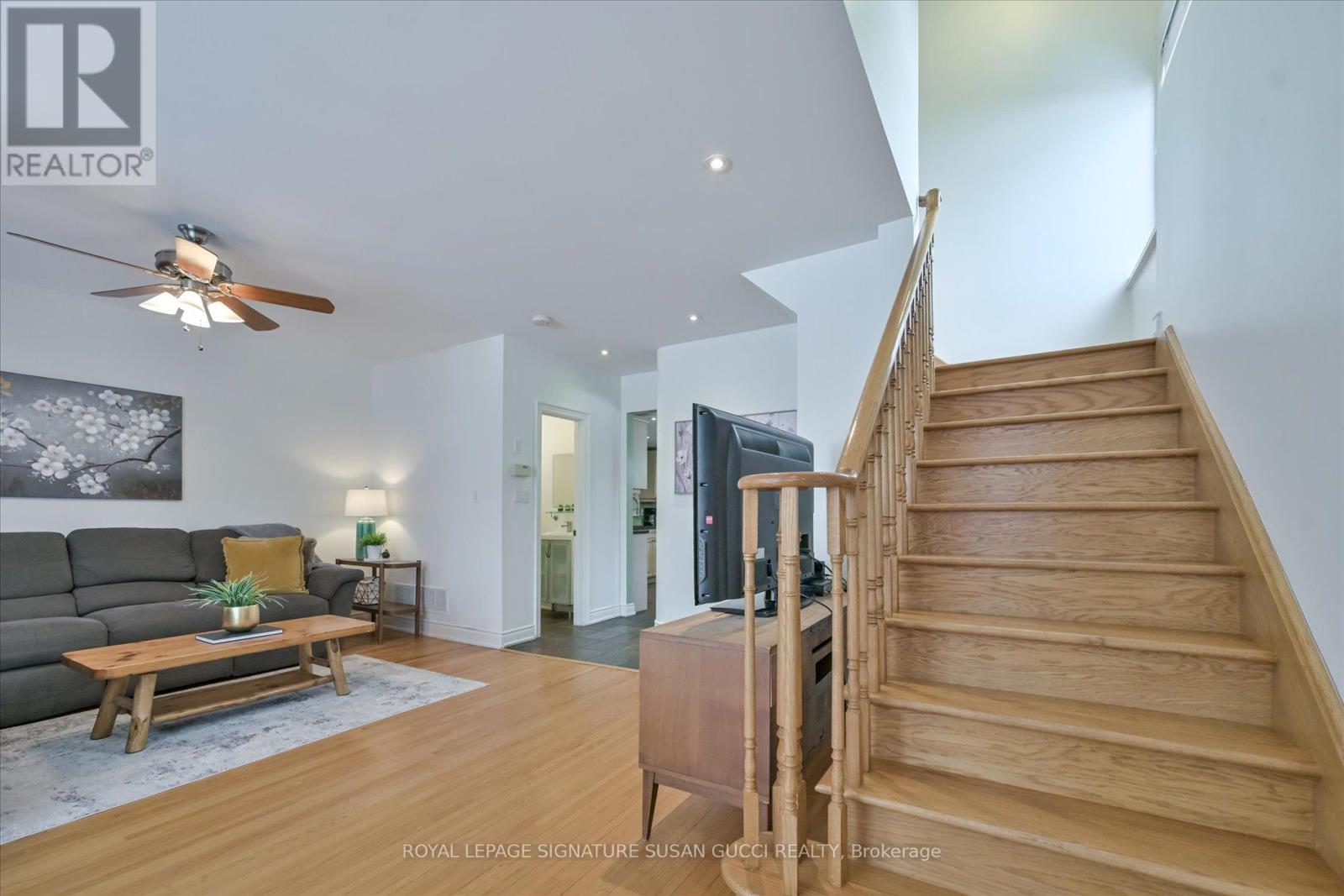 8 Fairside Avenue, Toronto, Ontario  M4C 3G9 - Photo 19 - E12909166