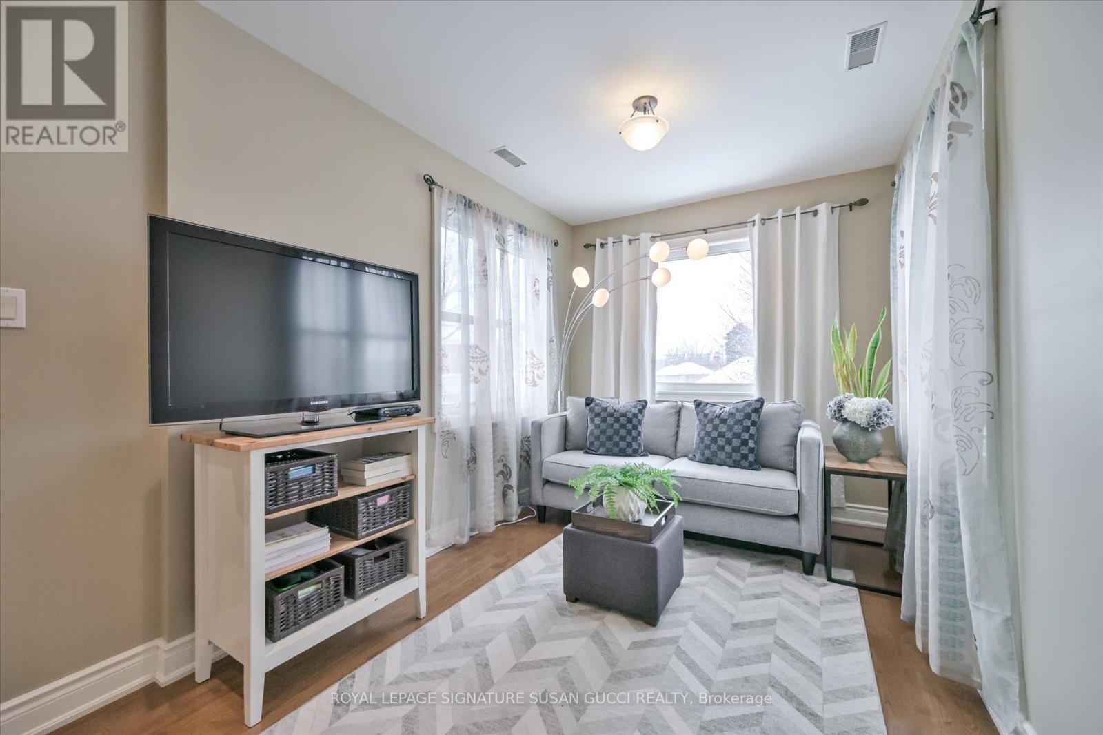 8 Fairside Avenue, Toronto, Ontario  M4C 3G9 - Photo 23 - E12909166