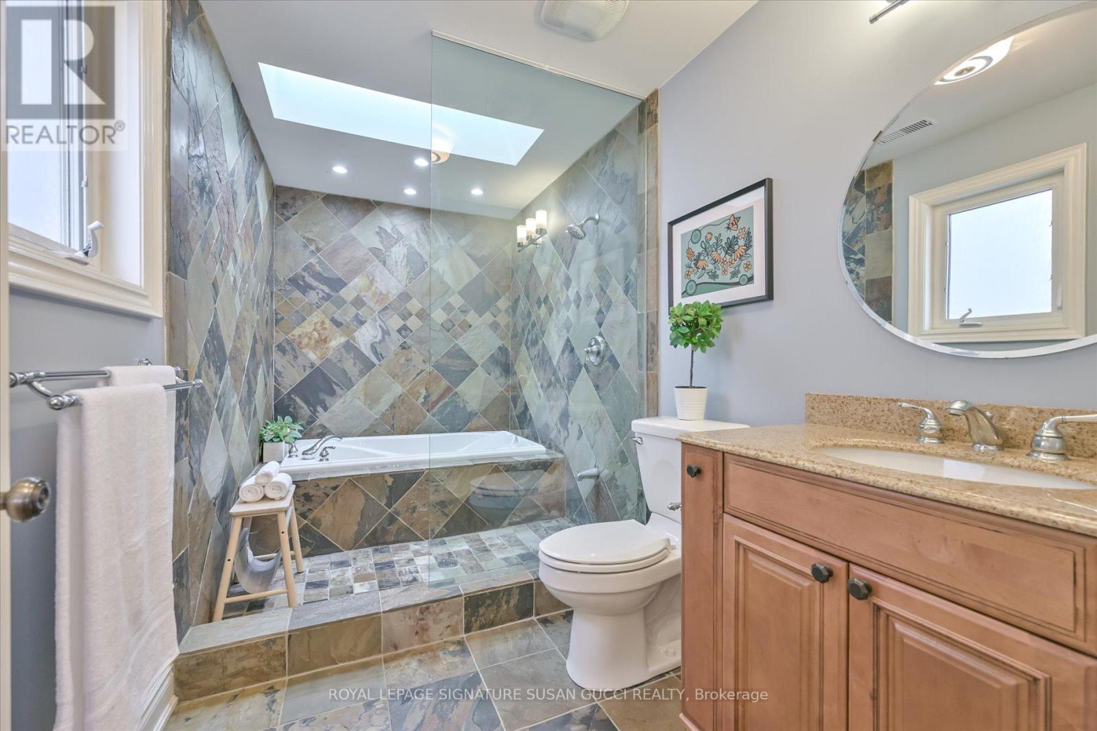 8 Fairside Avenue, Toronto, Ontario  M4C 3G9 - Photo 24 - E12909166