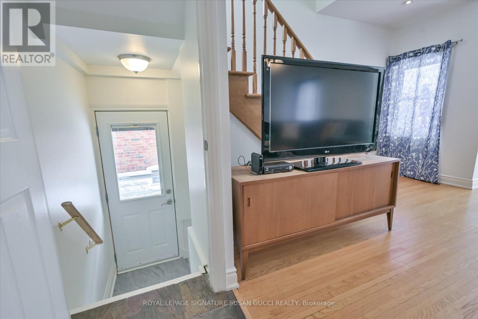 8 Fairside Avenue, Toronto, Ontario  M4C 3G9 - Photo 31 - E12909166