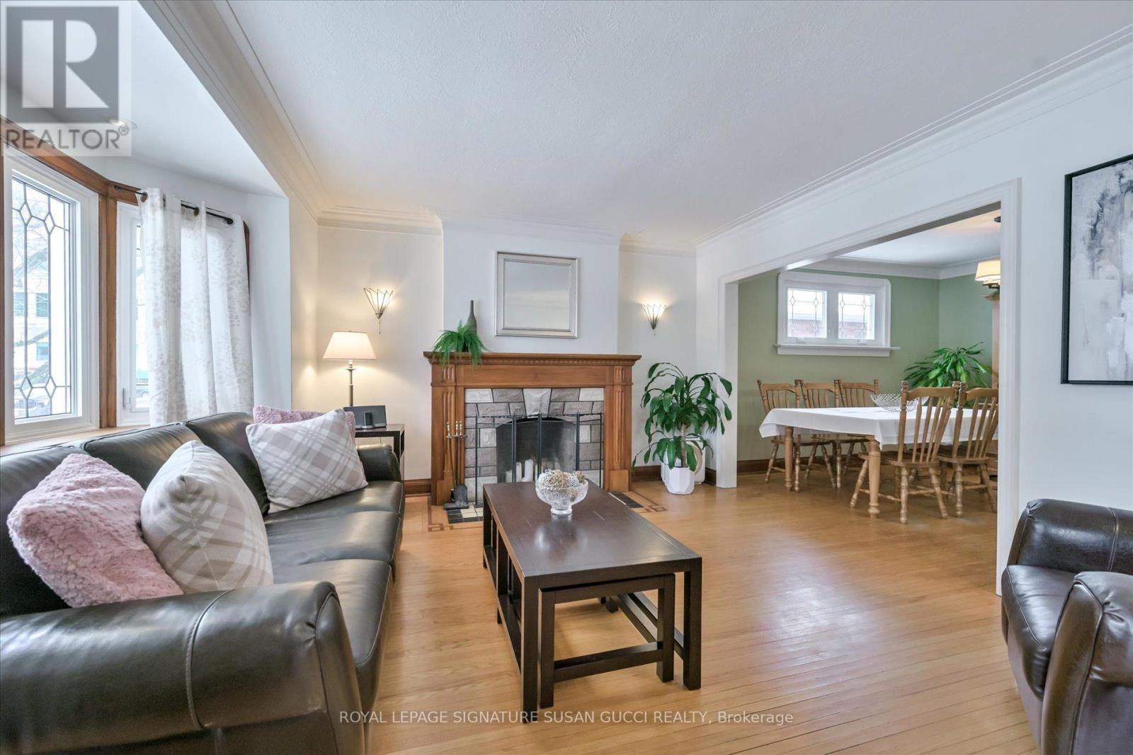 8 Fairside Avenue, Toronto, Ontario  M4C 3G9 - Photo 5 - E12909166