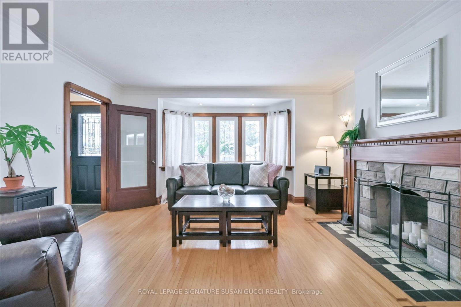 8 Fairside Avenue, Toronto, Ontario  M4C 3G9 - Photo 6 - E12909166