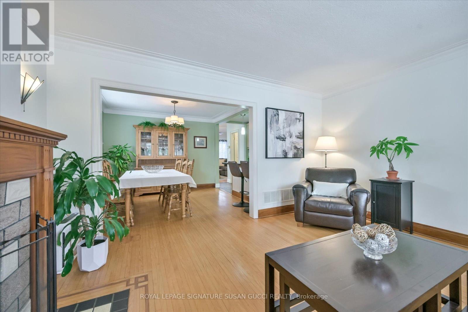 8 Fairside Avenue, Toronto, Ontario  M4C 3G9 - Photo 7 - E12909166