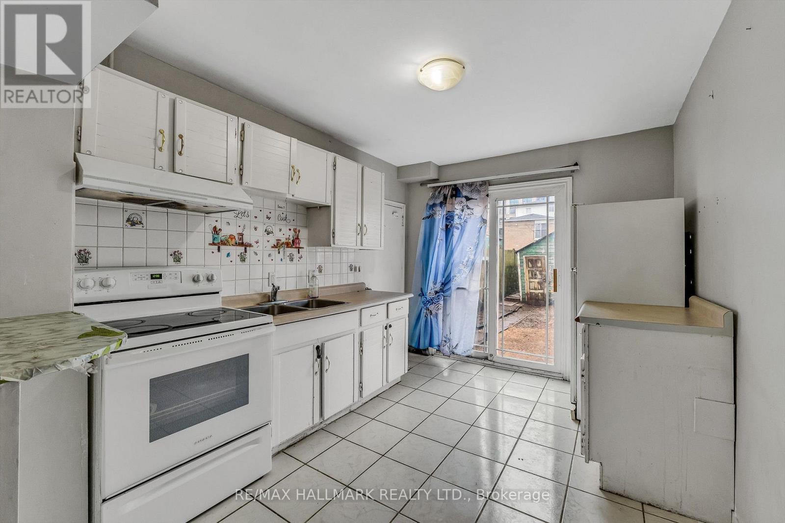 20 Kelvin Avenue, Toronto, Ontario  M4C 5C8 - Photo 10 - E12909258