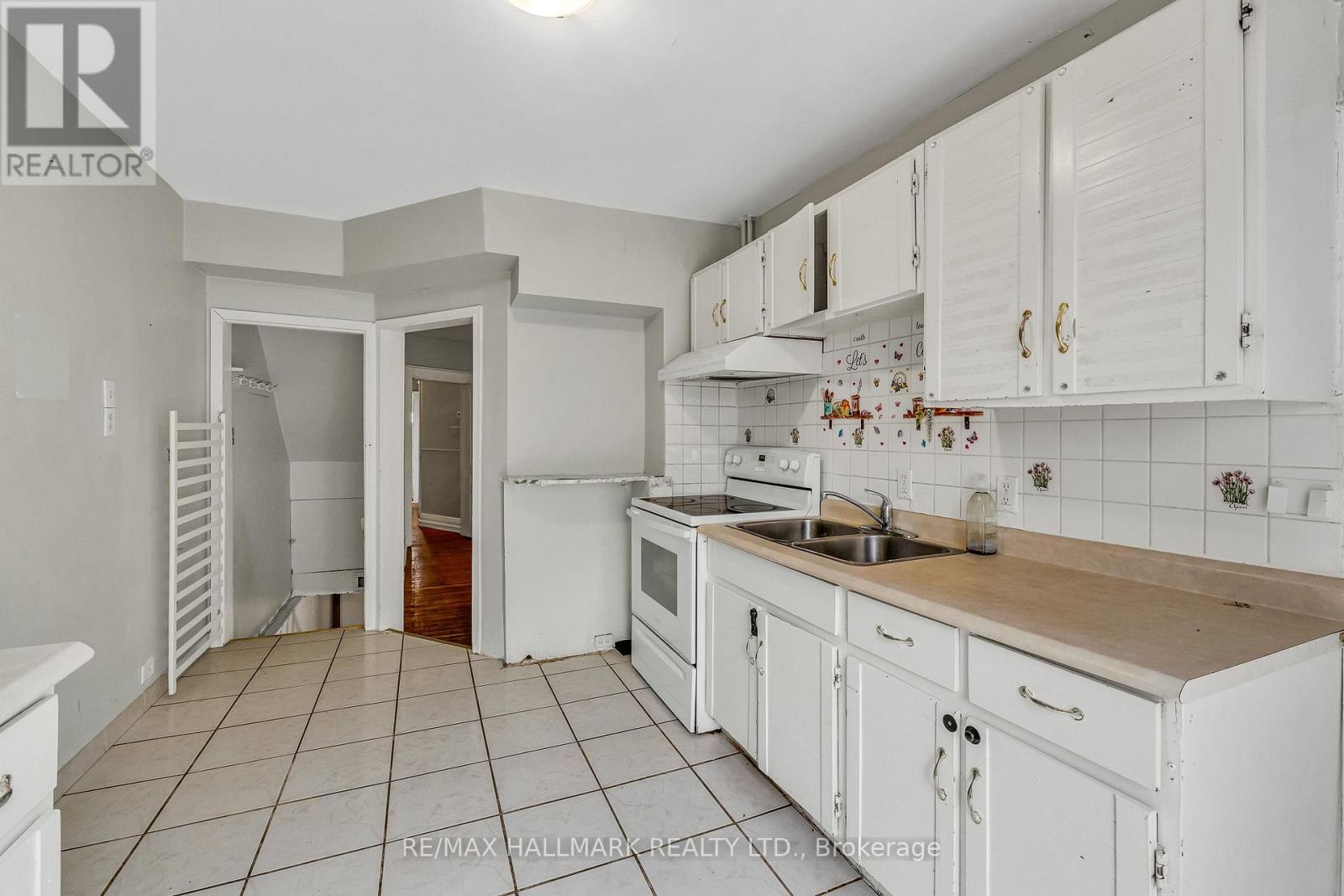 20 Kelvin Avenue, Toronto, Ontario  M4C 5C8 - Photo 12 - E12909258