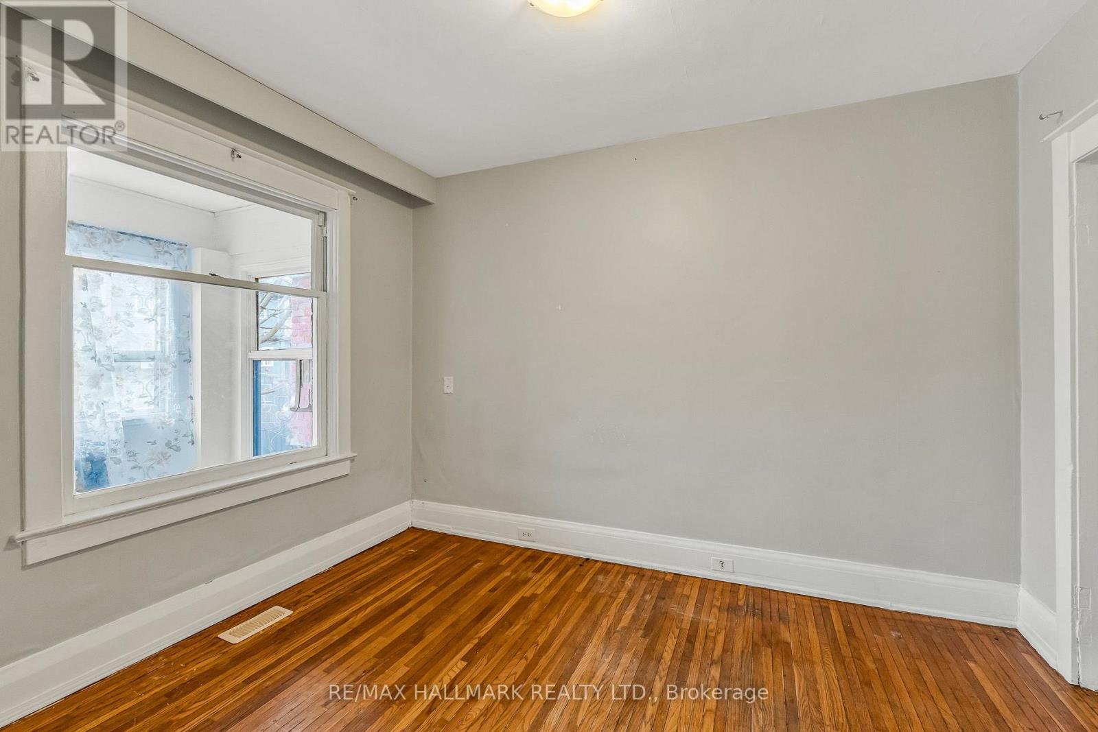 20 Kelvin Avenue, Toronto, Ontario  M4C 5C8 - Photo 4 - E12909258