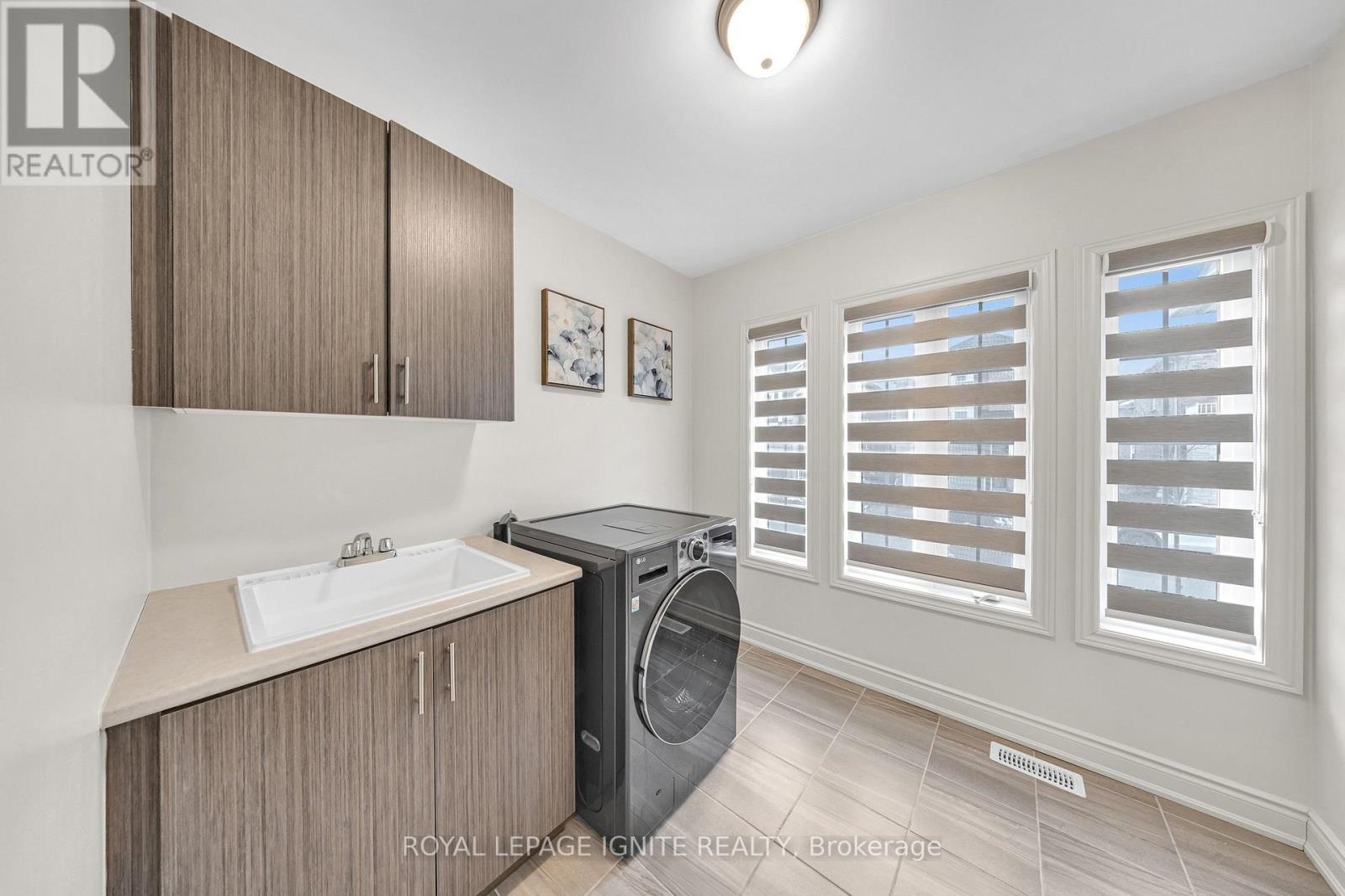 3 Creedon Crescent, Ajax, Ontario  L1T 0P7 - Photo 6 - E12909344