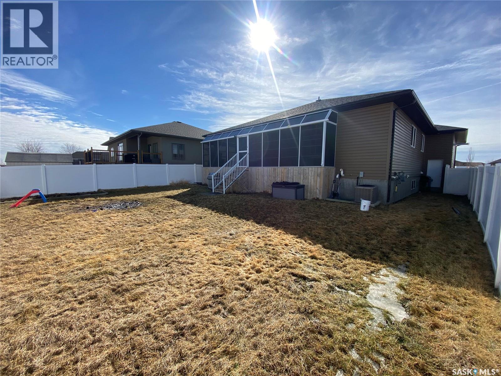 703 Barber Crescent, Weyburn, Saskatchewan  S4H 0B9 - Photo 23 - SK031016