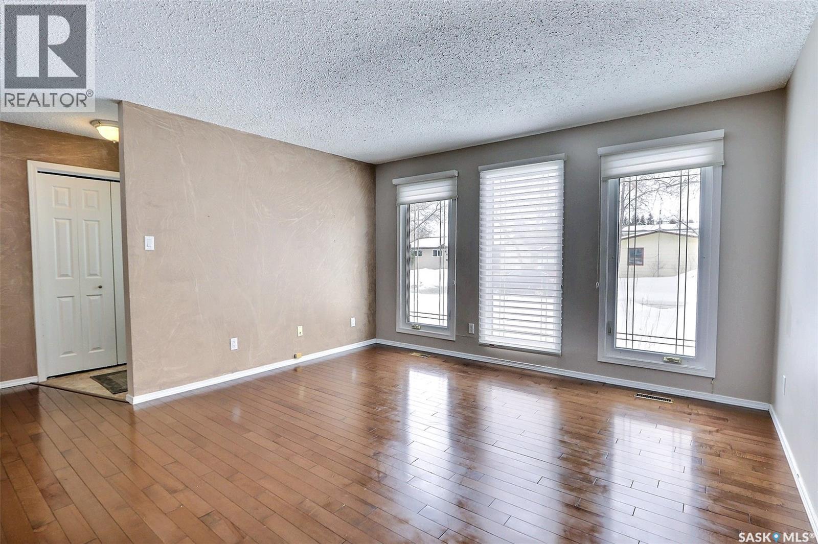 2881 Wyllie Crescent, Prince Albert, Saskatchewan  S6V 6M3 - Photo 2 - SK030767