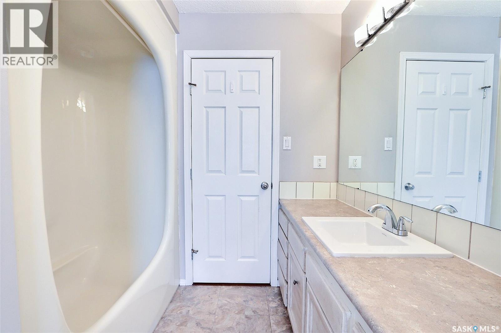 2881 Wyllie Crescent, Prince Albert, Saskatchewan  S6V 6M3 - Photo 11 - SK030767