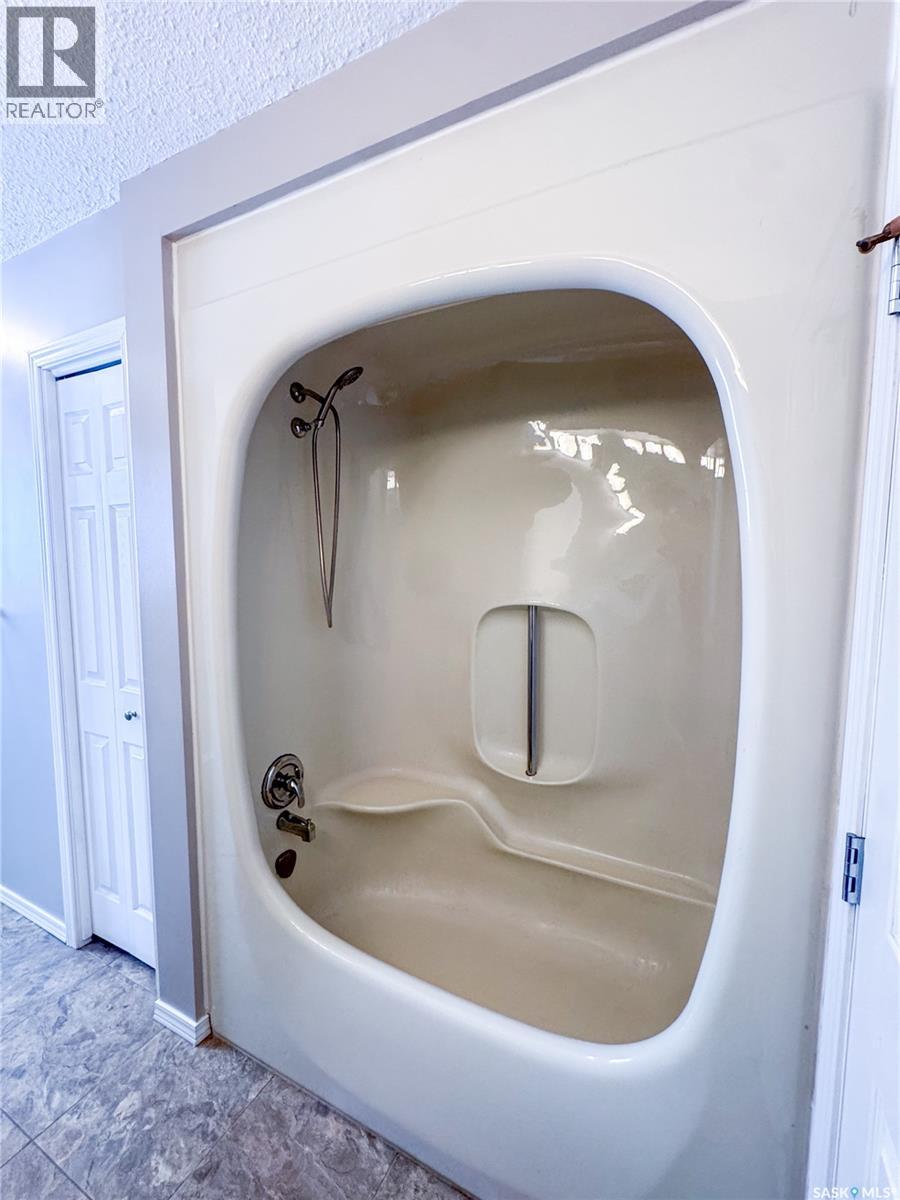 2881 Wyllie Crescent, Prince Albert, Saskatchewan  S6V 6M3 - Photo 13 - SK030767