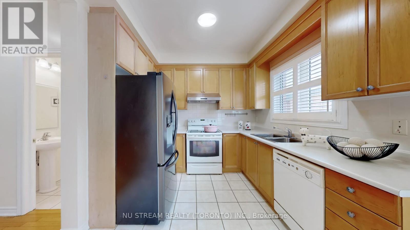 18 Radmore Place, Markham (Box Grove), Ontario  L6B 0G7 - Photo 10 - N12909078