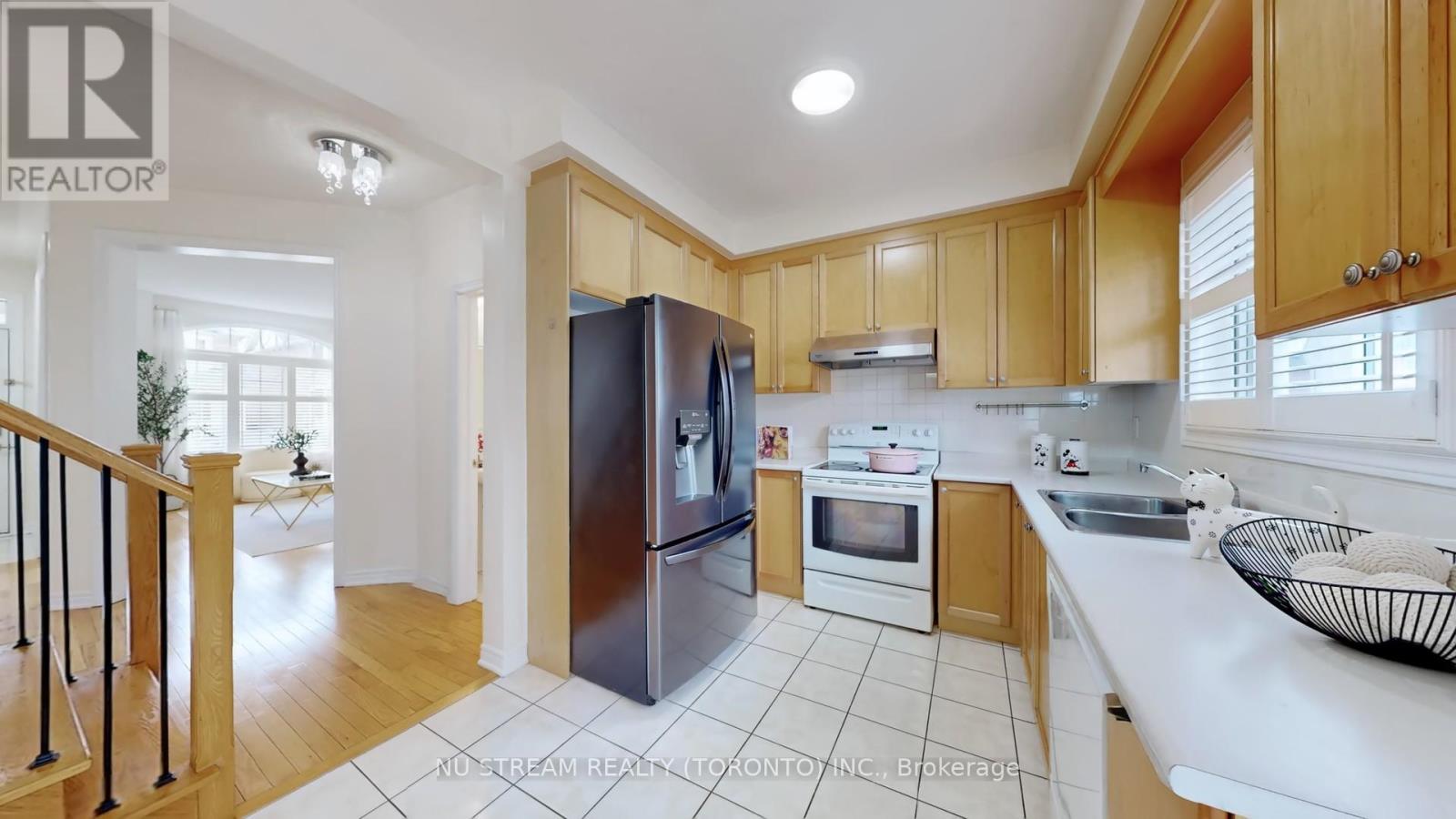 18 Radmore Place, Markham (Box Grove), Ontario  L6B 0G7 - Photo 11 - N12909078