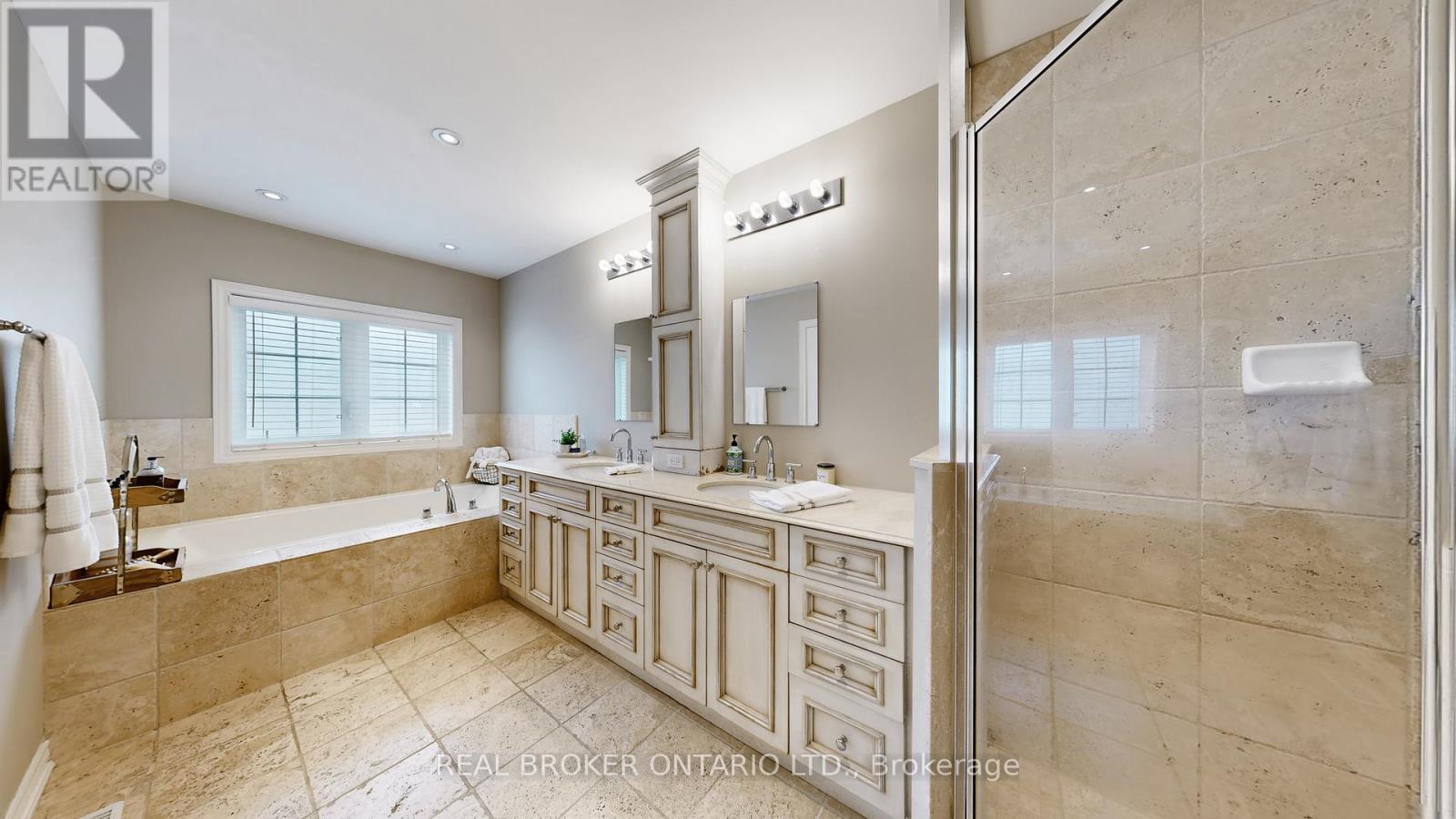 125 Gosnel Circle, Bradford West Gwillimbury (Bradford), Ontario  L3Z 0G3 - Photo 28 - N12909090