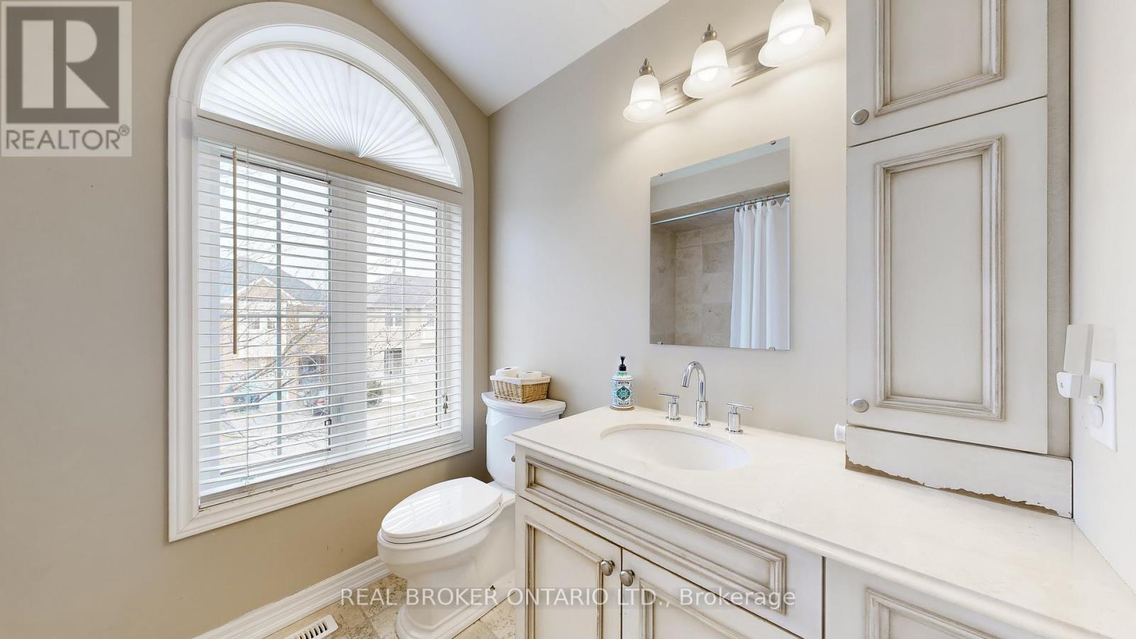 125 Gosnel Circle, Bradford West Gwillimbury (Bradford), Ontario  L3Z 0G3 - Photo 35 - N12909090