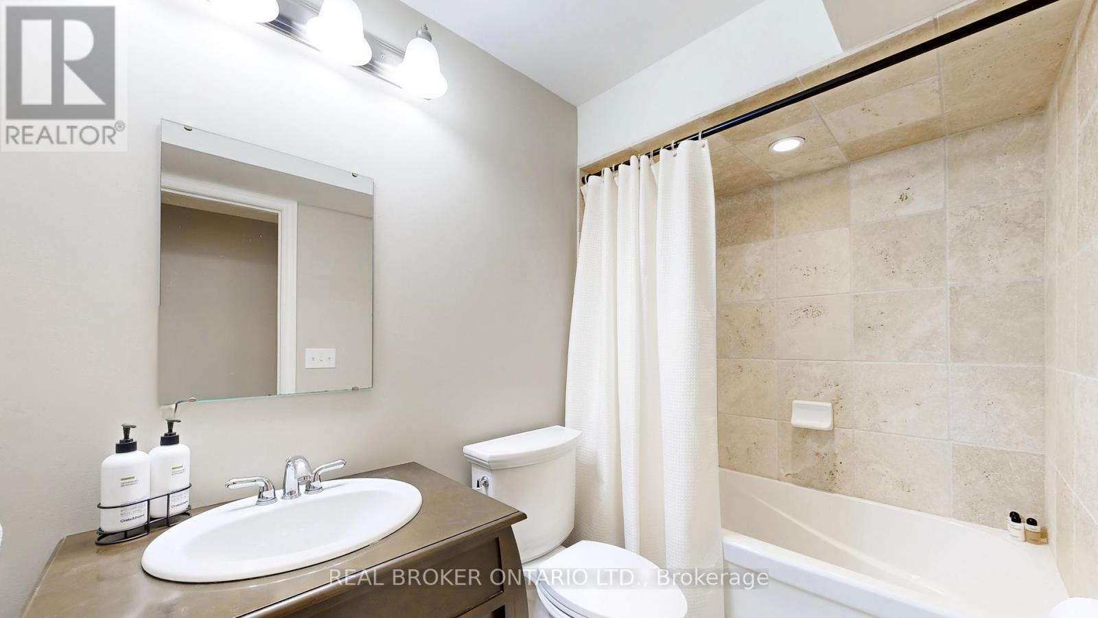 125 Gosnel Circle, Bradford West Gwillimbury (Bradford), Ontario  L3Z 0G3 - Photo 46 - N12909090