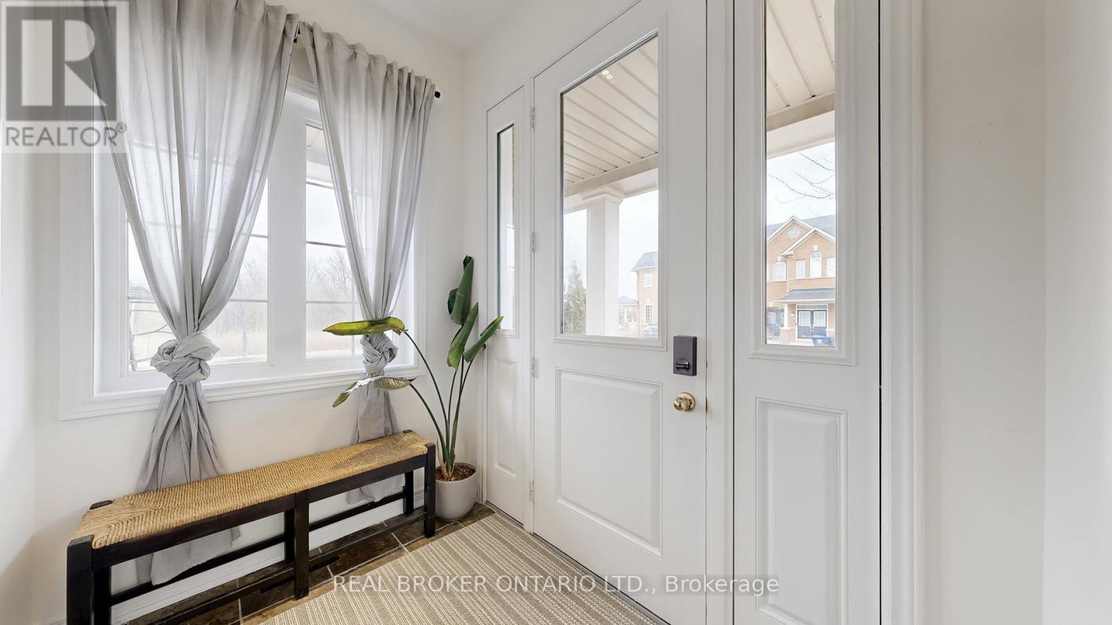 125 Gosnel Circle, Bradford West Gwillimbury (Bradford), Ontario  L3Z 0G3 - Photo 6 - N12909090