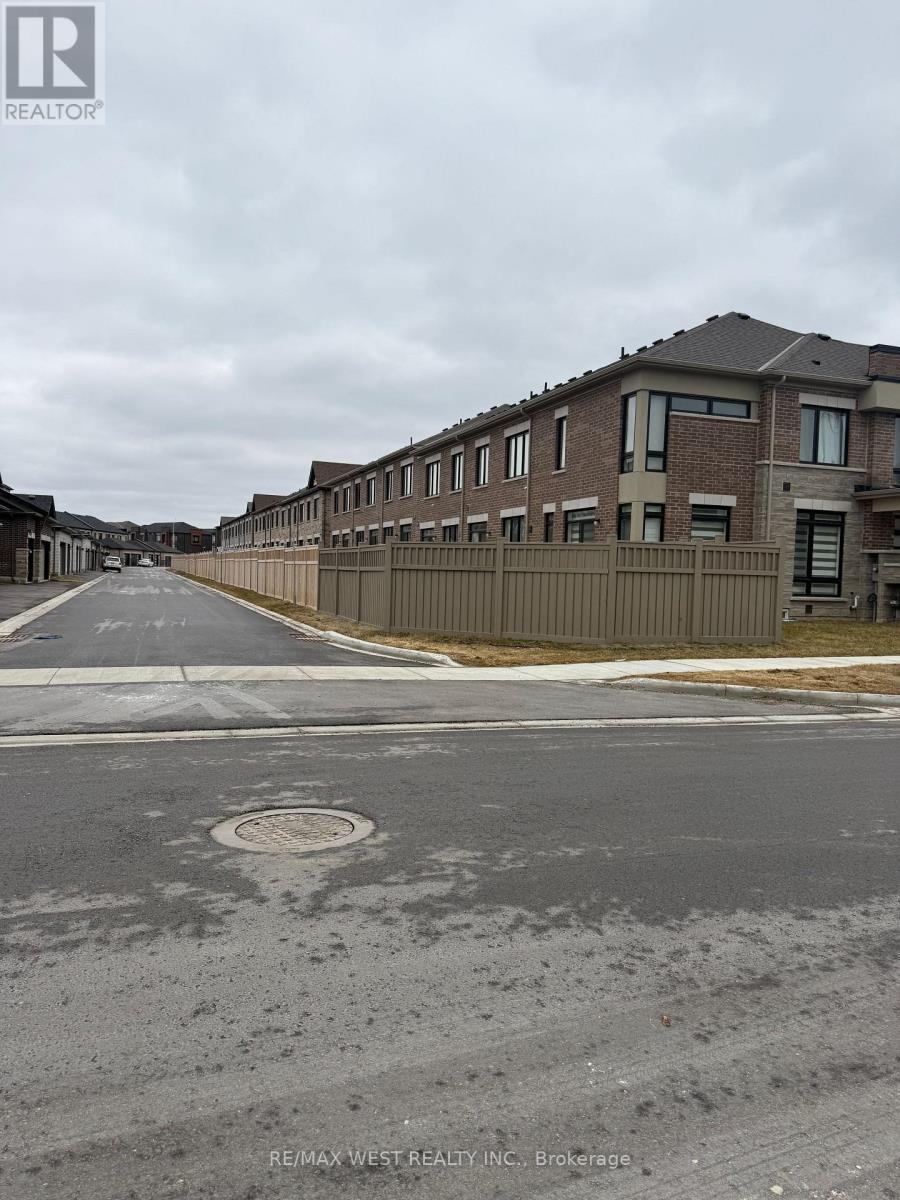 4 Haldimand Street S, Vaughan (Kleinburg), Ontario  L4H 5J5 - Photo 3 - N12909208