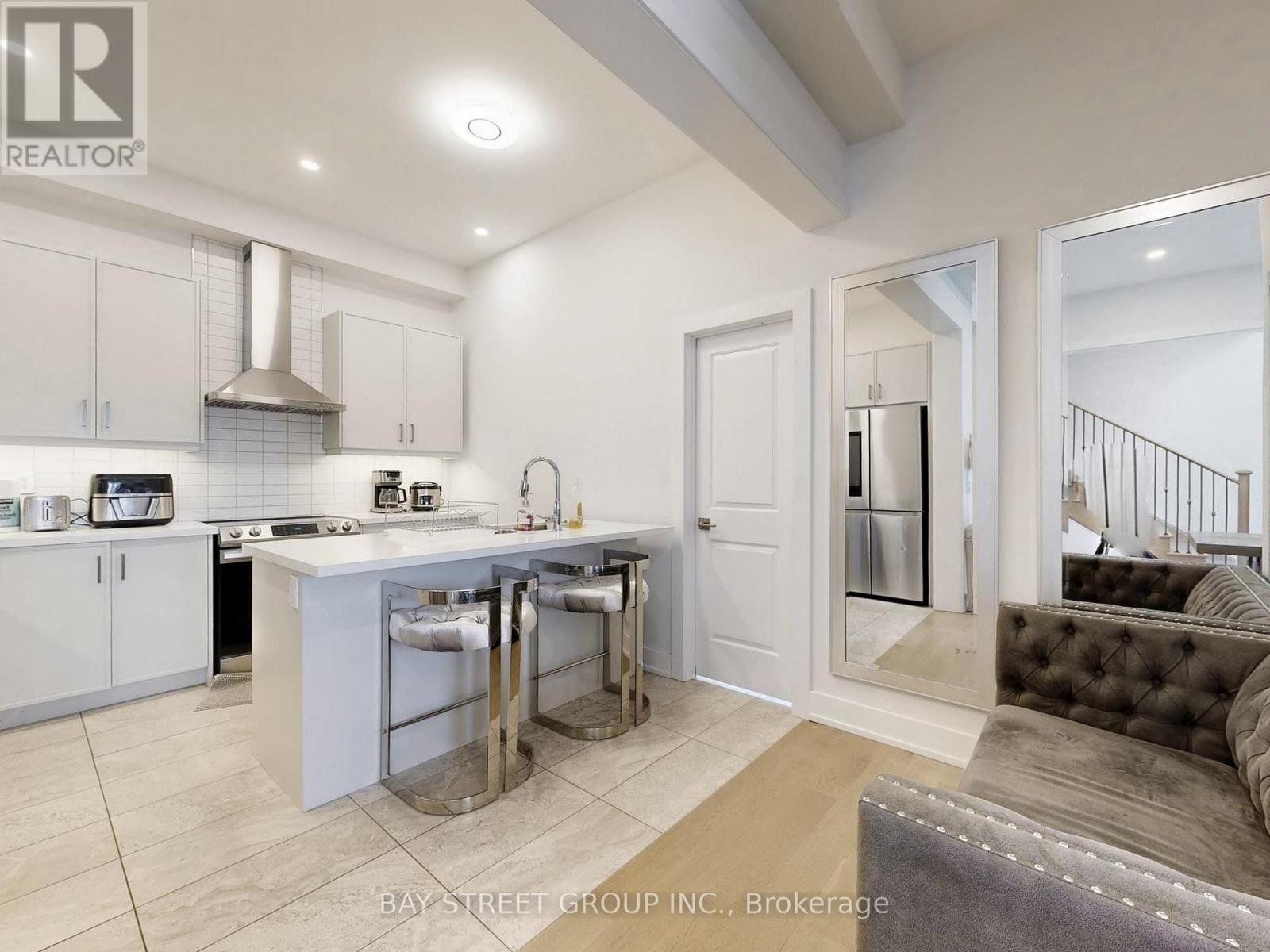 88 Harvey Bunker Crescent, Markham, Ontario  L6C 2A5 - Photo 4 - N12909216