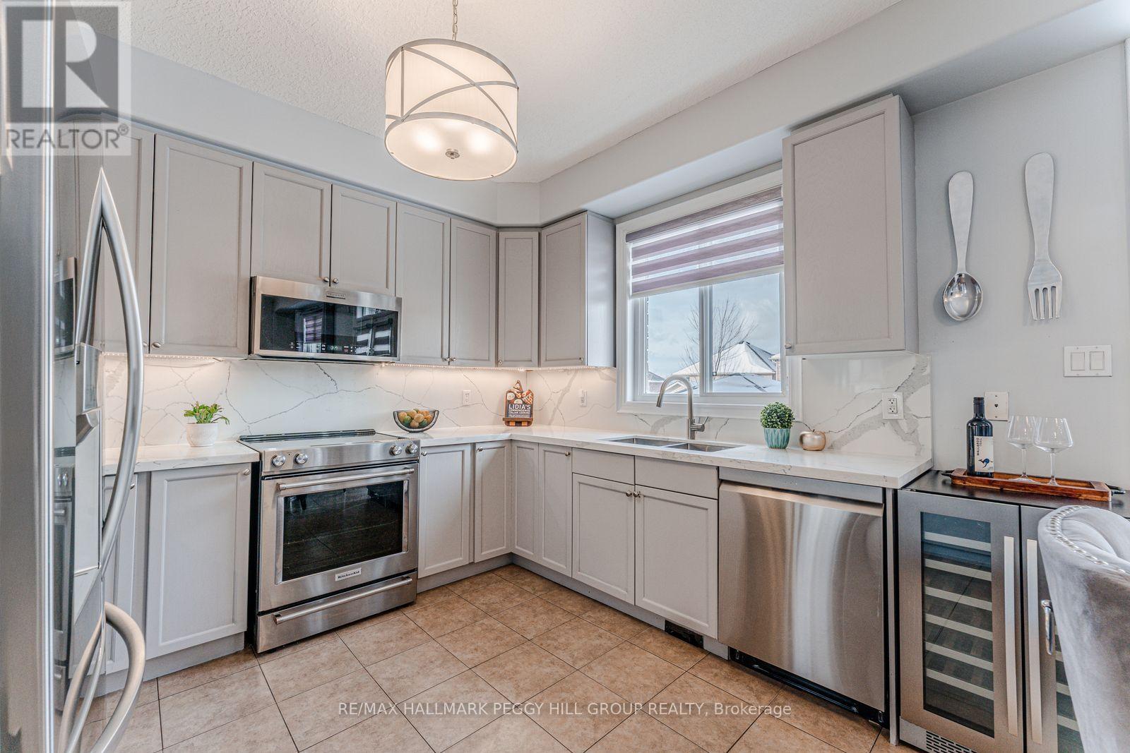 52 Jewel House Lane, Barrie (Innis-Shore), Ontario  L4N 8J7 - Photo 2 - S12909072