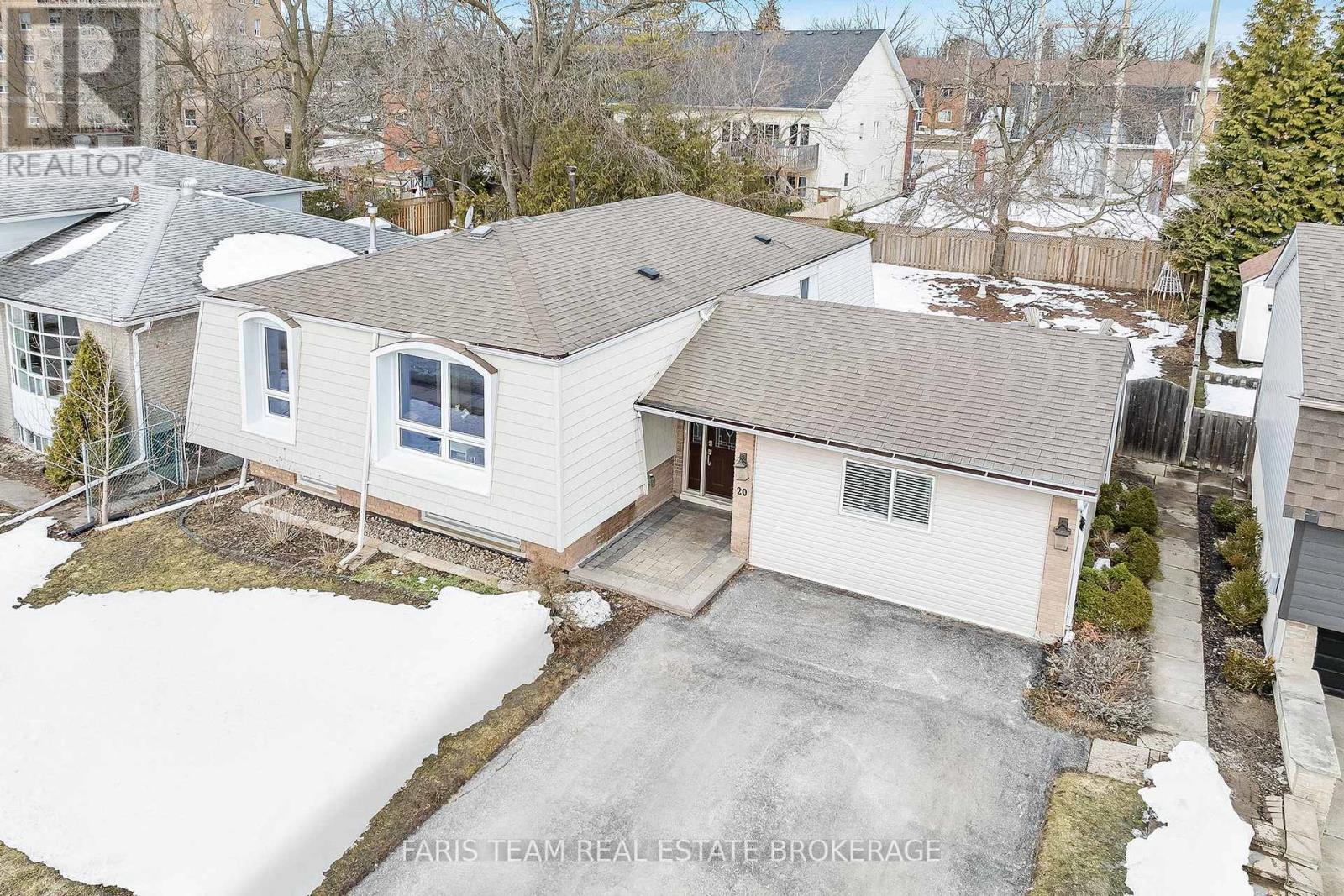 20 Indian Arrow Road, Barrie (North Shore), Ontario  L4M 5G3 - Photo 2 - S12909306