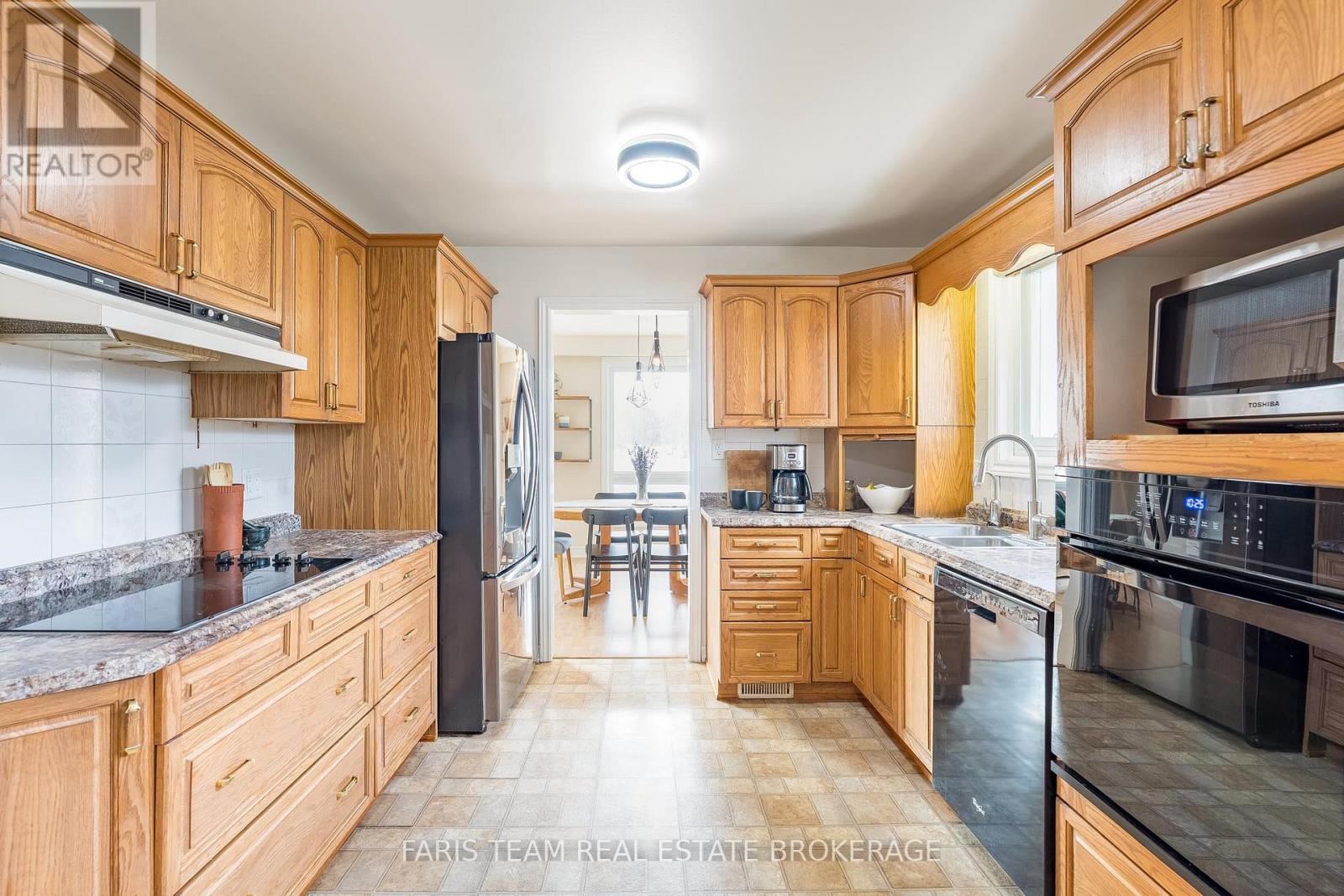 20 Indian Arrow Road, Barrie (North Shore), Ontario  L4M 5G3 - Photo 6 - S12909306