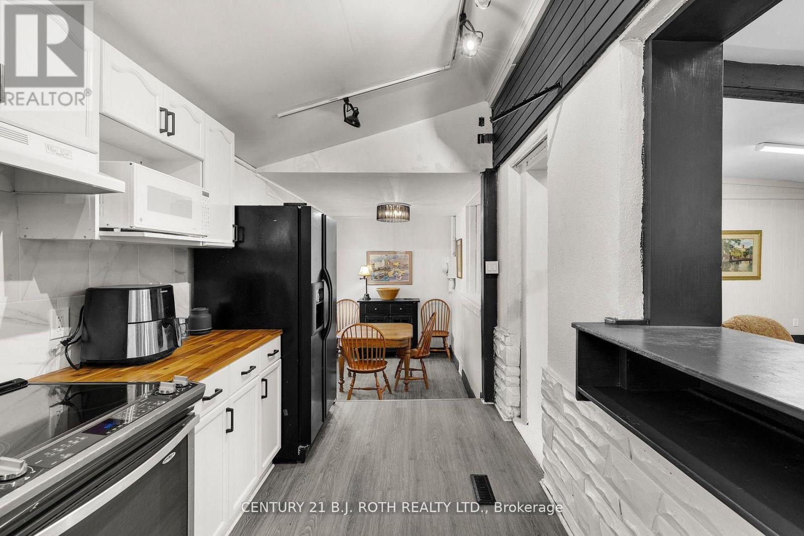 1285 Bayfield Street N, Springwater (Midhurst), Ontario  L9X 0P1 - Photo 17 - S12909376