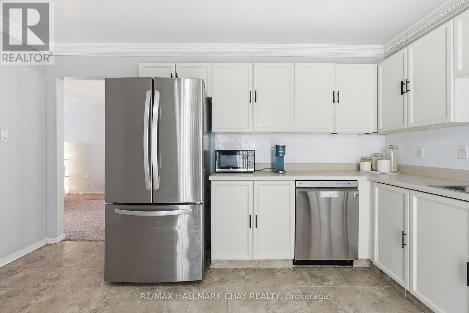 6 D'ambrosio Drive, Barrie (Painswick North), Ontario  L4N 6V5 - Photo 11 - S12909390